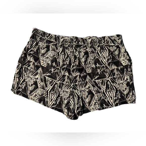 Ecote Black White Geometric Print Rayon Shorts Size L - Picture 2 of 4